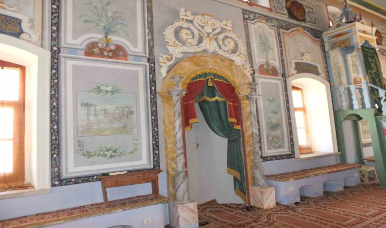 Balıkesir’de tarihi resimli cami ilgi odağı oldu