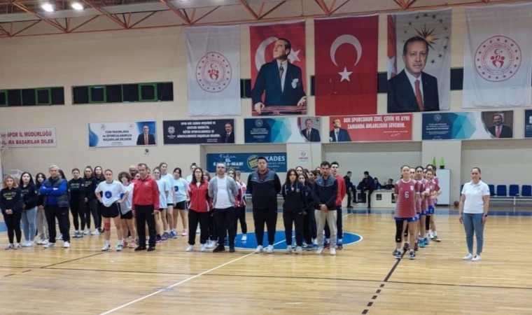 Burhaniye’de basketbol müsabakaları başladı