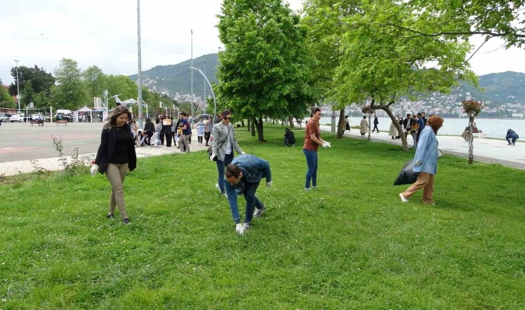 Dünya Tütünsüz Günü’nde sahilde izmarit topladılar