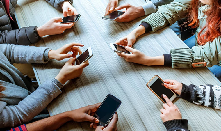 Okullarda Cep Telefonu Yasağı Teknoloji Bağımlılığı Riskini Azaltıyor