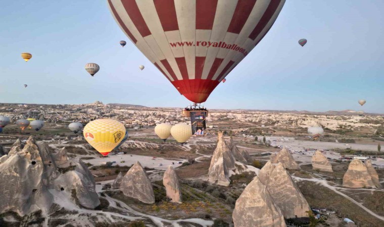 Sıcak Hava Balonları LÖSEV Pankartlarıyla Uçtu