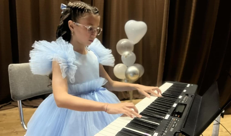 12 Yaşındaki Meryem'in İlk Piyano Konseri