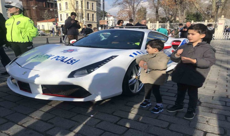 Lüks Araç Sultanahmet’te Sergileniyor