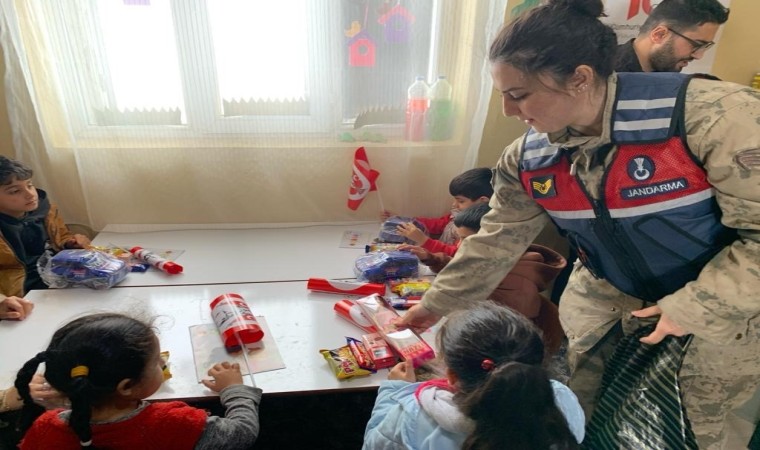 Ağrı’da jandarmadan ilkokul öğrencilerine ‘Mahremiyet’ eğitimi