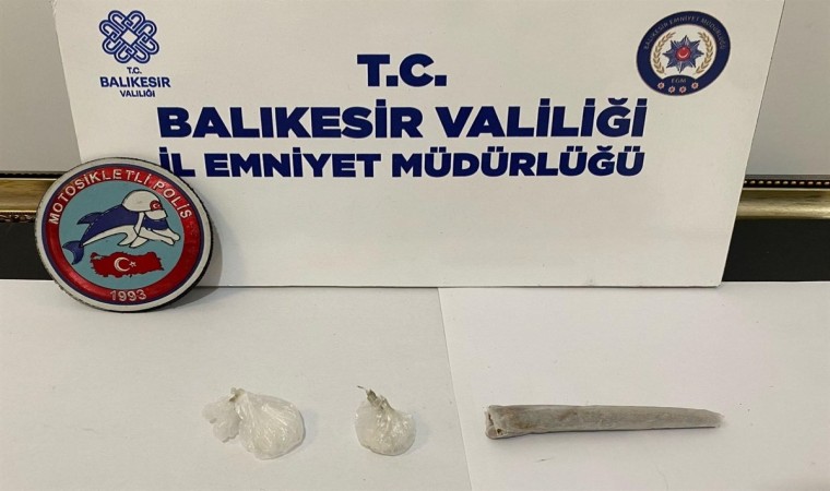 Bandırma Emniyeti, 3 şahsın üzerinde uyuşturucu ele geçirdi