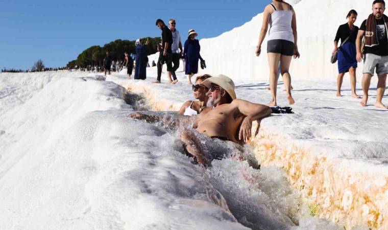 Gazetecilerden ‘100. Yılda Pamukkale’ fotoğraf sergisi