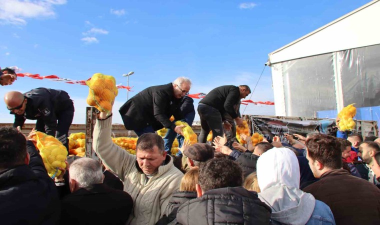 Kozan Belediyesi, İstanbul’da tonlarca narenciye dağıttı