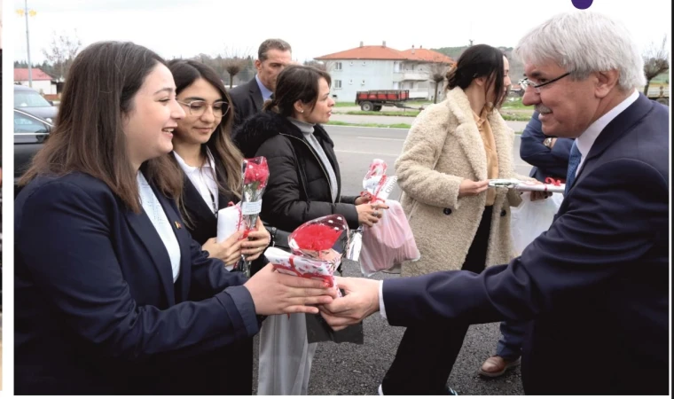 Başkan Cengiz, Kadınlar Gününde “Karanfil” dağıttı