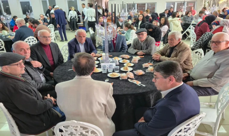 İVRİNDİ ÖĞRETMENLER GÜNÜNDE TEK YÜREK OLDU