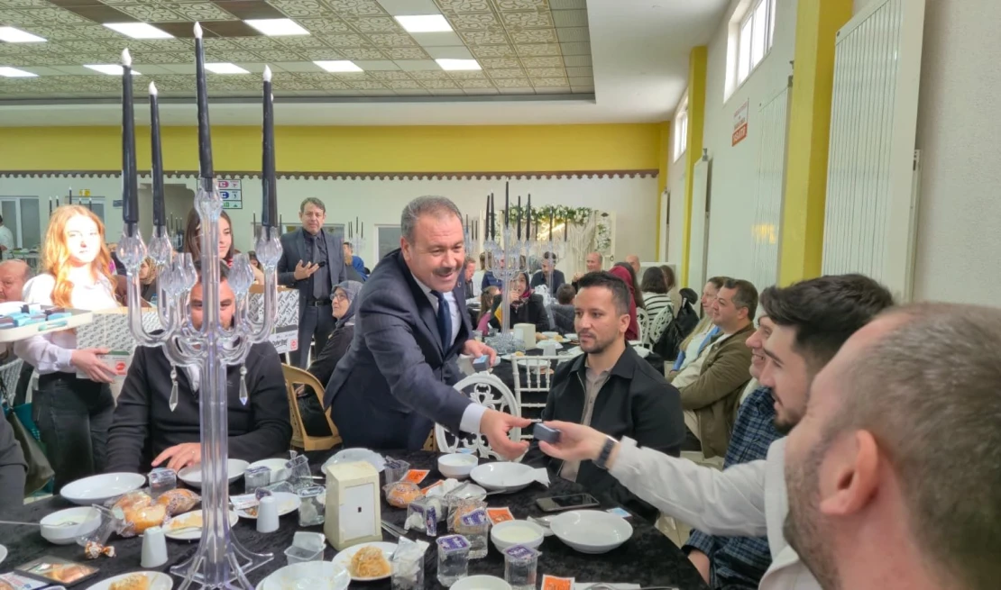 İVRİNDİ ÖĞRETMENLER GÜNÜNDE TEK YÜREK OLDU