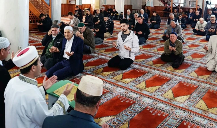 İvrindi'de vefat eden öğretmenler için Mevlüt okundu