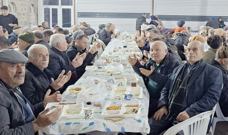 Demokrat Parti Teşkilatından Kutlu Doğum Köyü’nde İftar Ziyareti