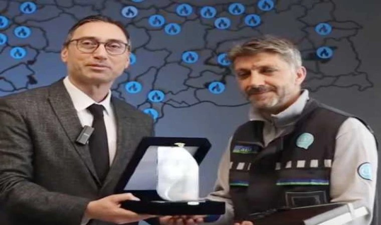 AKSA’DAN ALİ TAŞKIN’A ANLAMLI PLAKET