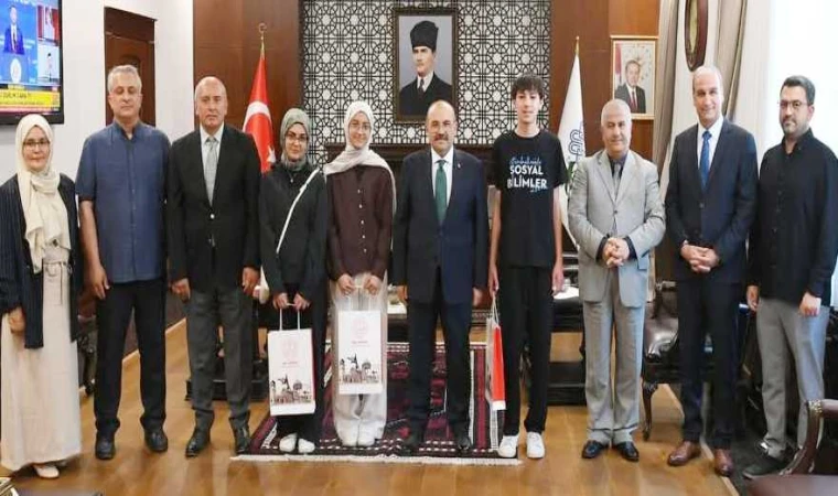 İVRİNDİ İMAM HATİP LİSESİ BAŞARILARIYLA GÖZ DOLDURUYOR