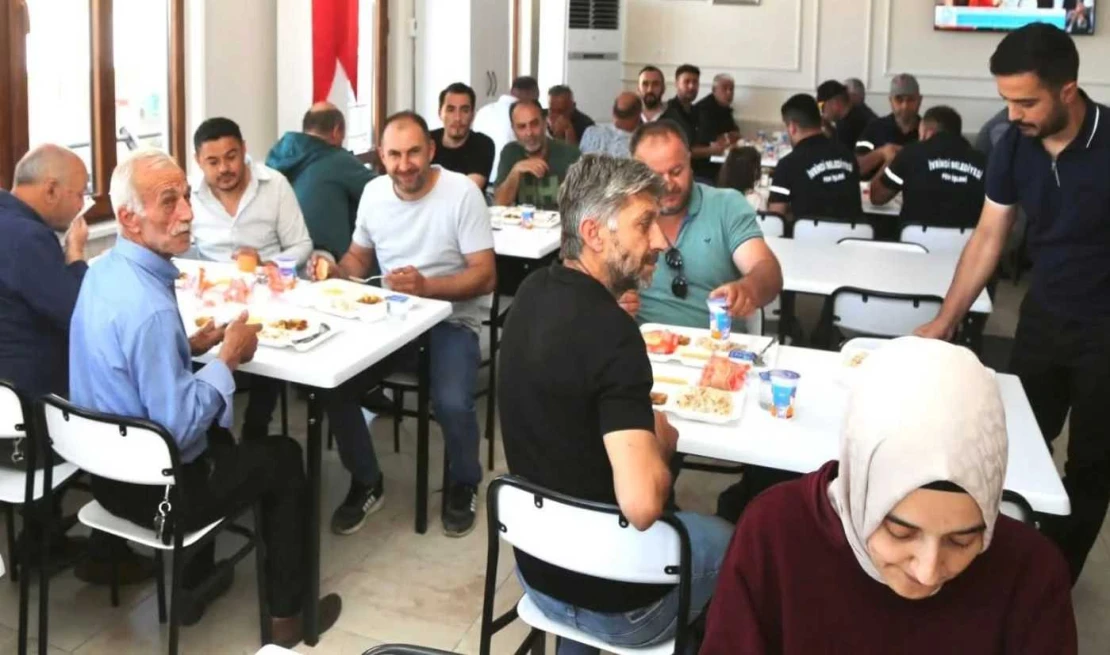 İVRİNDİ’DE KENT LOKANTASI HİZMETE AÇILDI