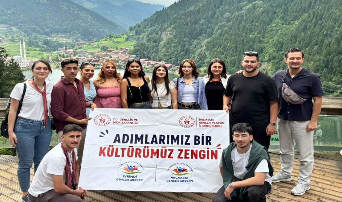 İVRİNDİLİ GENÇLER TRABZON’DA KÜLTÜR KÖPRÜSÜ KURDU