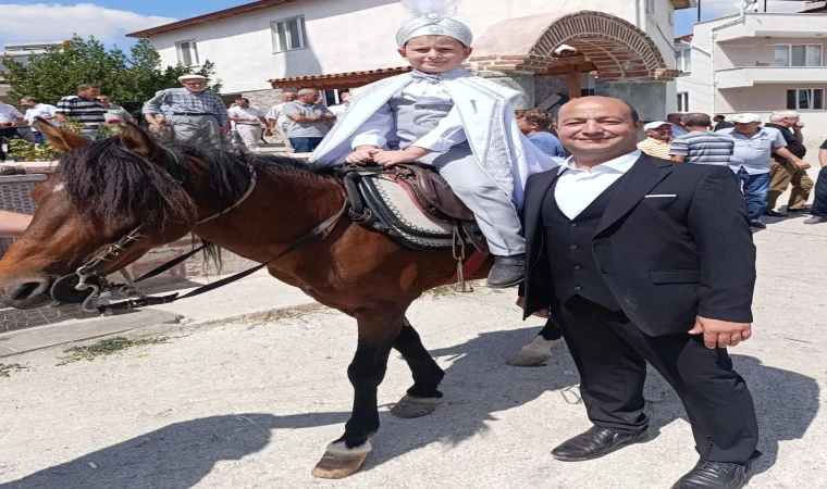 ACAR AİLESİ’NDEN SÜNNETE YAKIŞIR SÜNNET
