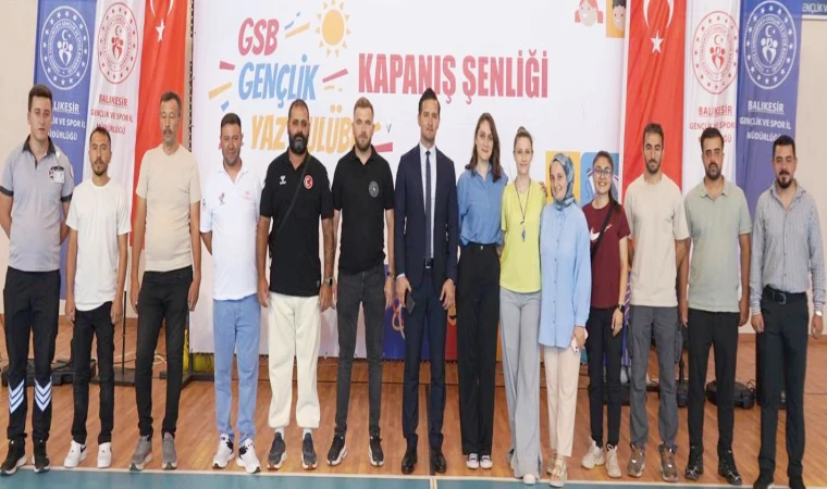 İVRİNDİ’DE YAZ OKULLARI ŞÖLEN HAVASINDA SONA ERDİ