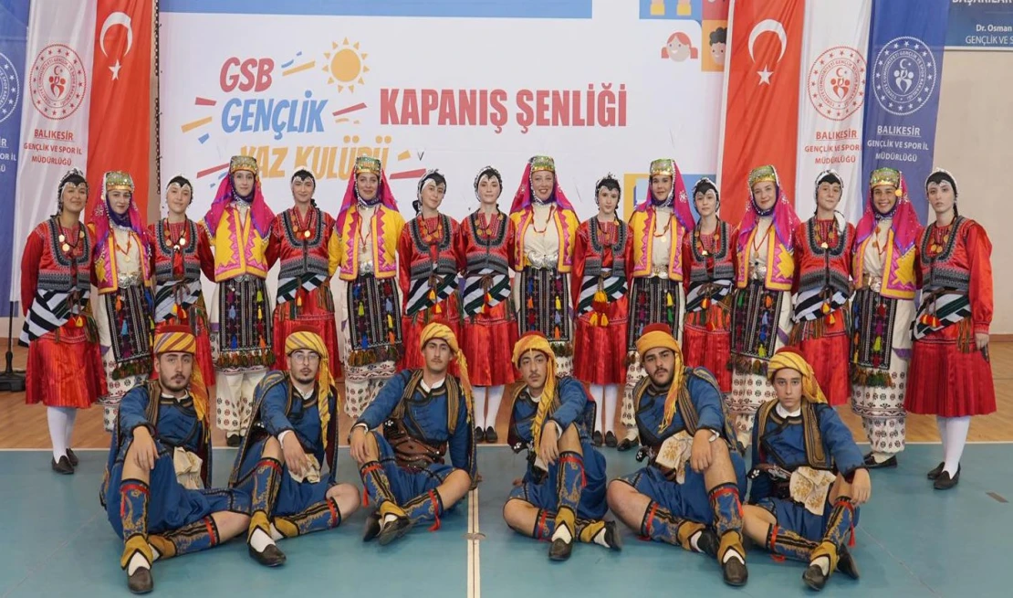İVRİNDİ’DE YAZ OKULLARI ŞÖLEN HAVASINDA SONA ERDİ