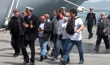 Dünyanın ilk SİHA gemisi TCG Anadolu vatandaşların akınına uğradı