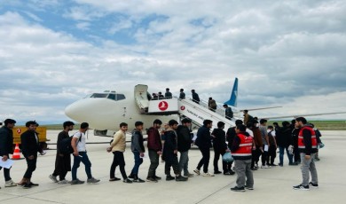 136 Afgan göçmen ülkelerine gönderildi