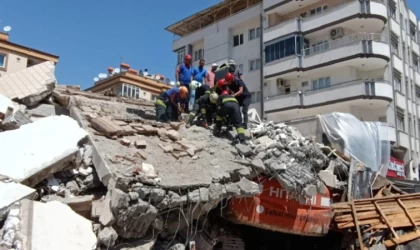 Depremden 215 Gün Sonra Enkazdan Ceset Çıktı