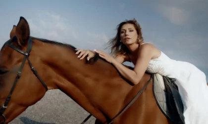 Göknur ’Bi Daha’ sahnelerde