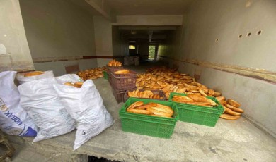 Ekmekler Kullanılmayan Binaya Bırakıldı