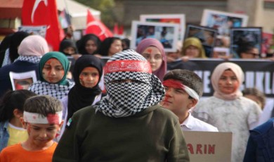 Gazze İçin ’Sessiz Yürüyüş’ Düzenlendi