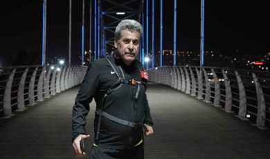 63 Yaşındaki Esnaf Her gün 20 Kilometrelik Yolu Koşuyor