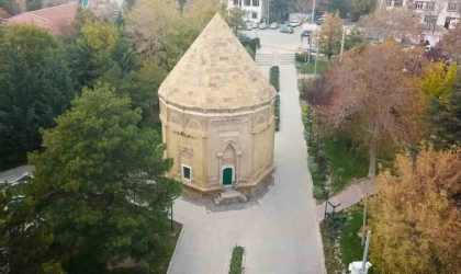 Hüdavent Hatun Türbesi 7 Asırdır Tarihe Meydan Okuyor