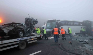 Kazada Yaralananların Arasına Otobüs Dalmış