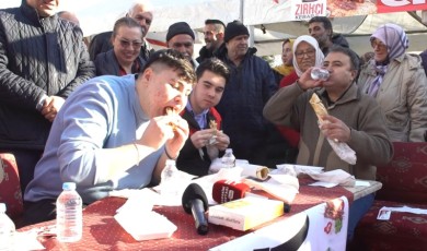 Kebabı En Hızlı Yiyen Baklavayı Kaptı