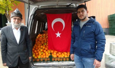 ”Elmacı Dede” Mehmetçik için narenciye alıp yola çıktı