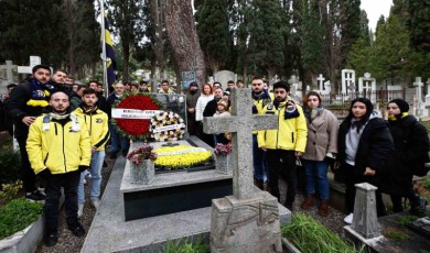 Lefter Küçükandonyadis kabri başında anıldı