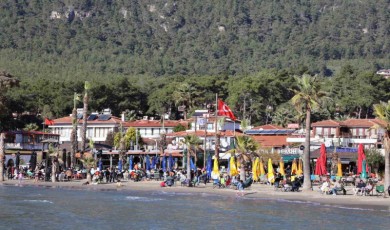 Muğla’da sahiller yazdan kalma günleri yaşıyor