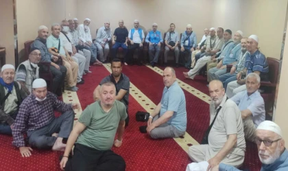 İLÇE MÜFTÜMÜZ EYÜP KALKAN KUTSAL TOPRAKLARDA İVRİNDİ’Lİ HACILARIMIZLA BULUŞTU