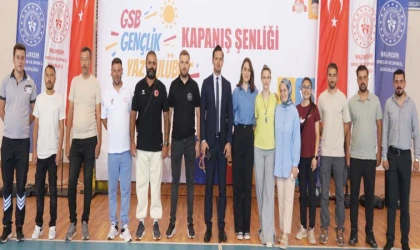 İVRİNDİ’DE YAZ OKULLARI ŞÖLEN HAVASINDA SONA ERDİ