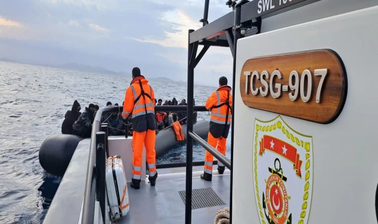 Ayvalık açıklarında 59 düzensiz göçmen kurtarıldı