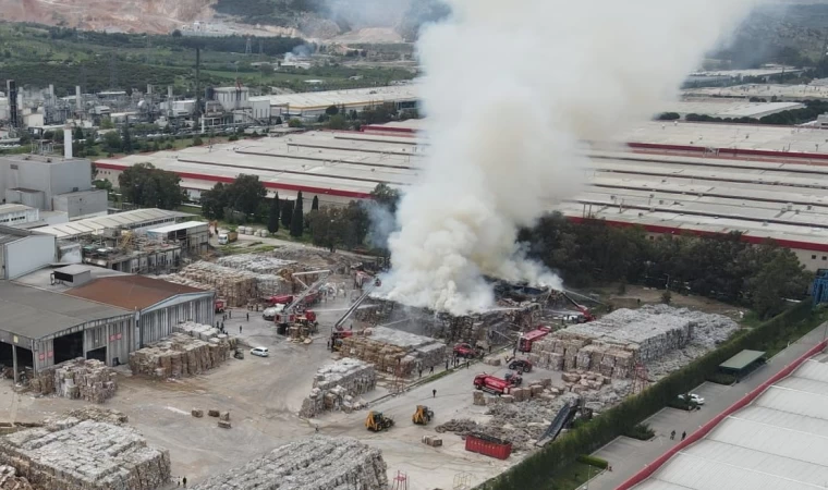 Manisa kağıt fabrikasında yangın