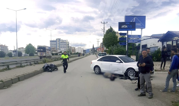 Motosiklet otomobil ile çarpıştı