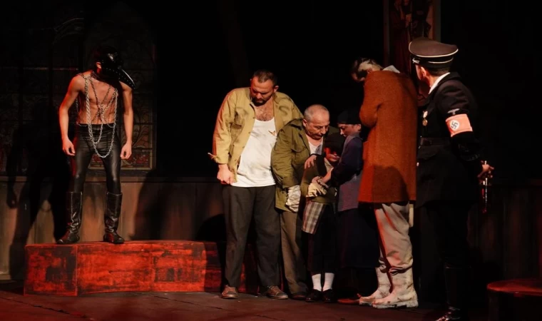 Ayvalık Belediye Tiyatrosu’na 2 Ödül