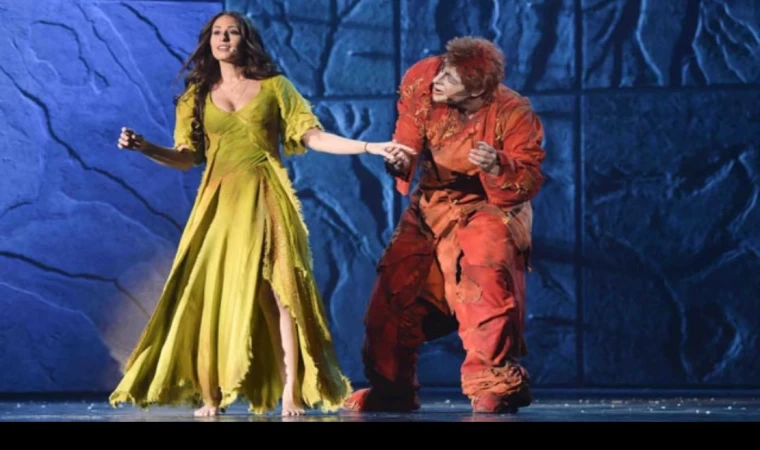 “Notre Dame de Paris” Müzikali İlk Gösterimini Gerçekleştirdi