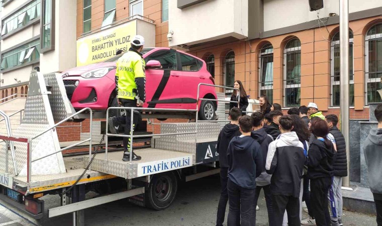 Simülasyon eşliğinde emniyet kemeri eğitimi