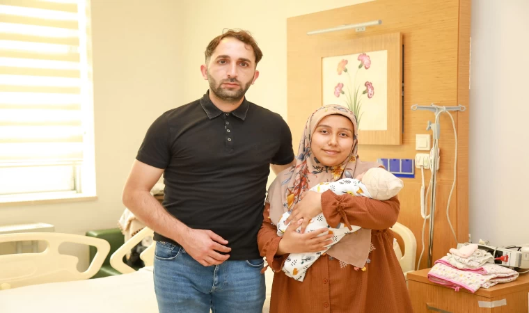 Bağırsakları göğüs kafesinde doğdu