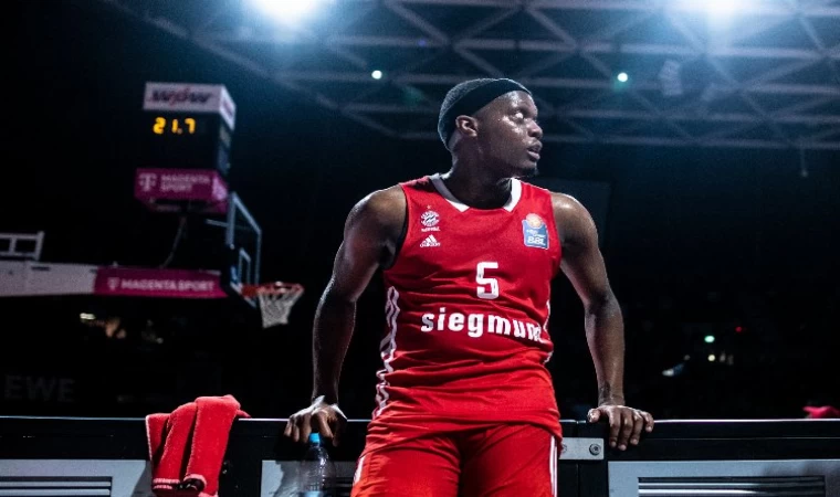 TOFAŞ Birleşik Amerikalı Oyuncuyla El Sıkıştı