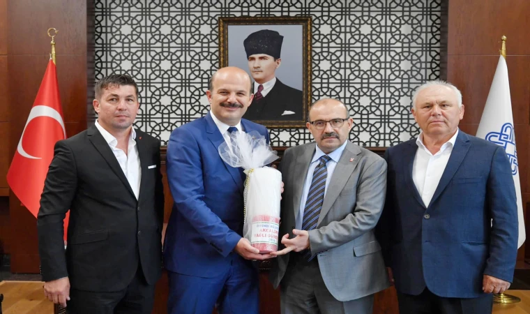 Başkan Lapanta Balıkesir Valisini Güreşlere Davet Etti