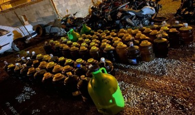 Dolandırıcılık yoluyla elde ettikleri 1,7 ton zeytinyağıyla yakalandılar