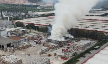 Manisa kağıt fabrikasında yangın