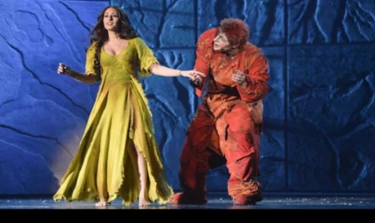 “Notre Dame de Paris” Müzikali İlk Gösterimini Gerçekleştirdi